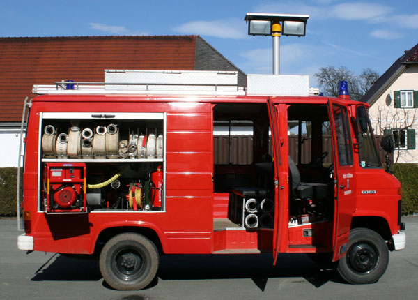 LF-B - Beifahrerseite mit geöffneten Türen