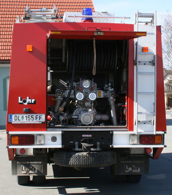 TLFA 2000 - Heckseite mit geöffneten Türen