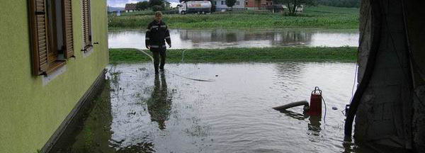 Leerpumpen des &uuml;berfluteten Garten