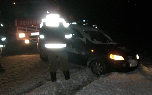 Der PKW w&auml;hredn der Bergung