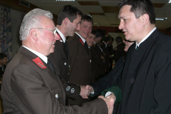 Vizeb&uuml;rgermeister Resch bei der Verleihung der Katastrophenhilfe-Medaillen