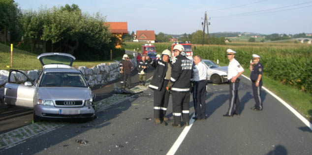 Zwei PKW kollidieren auf der L601